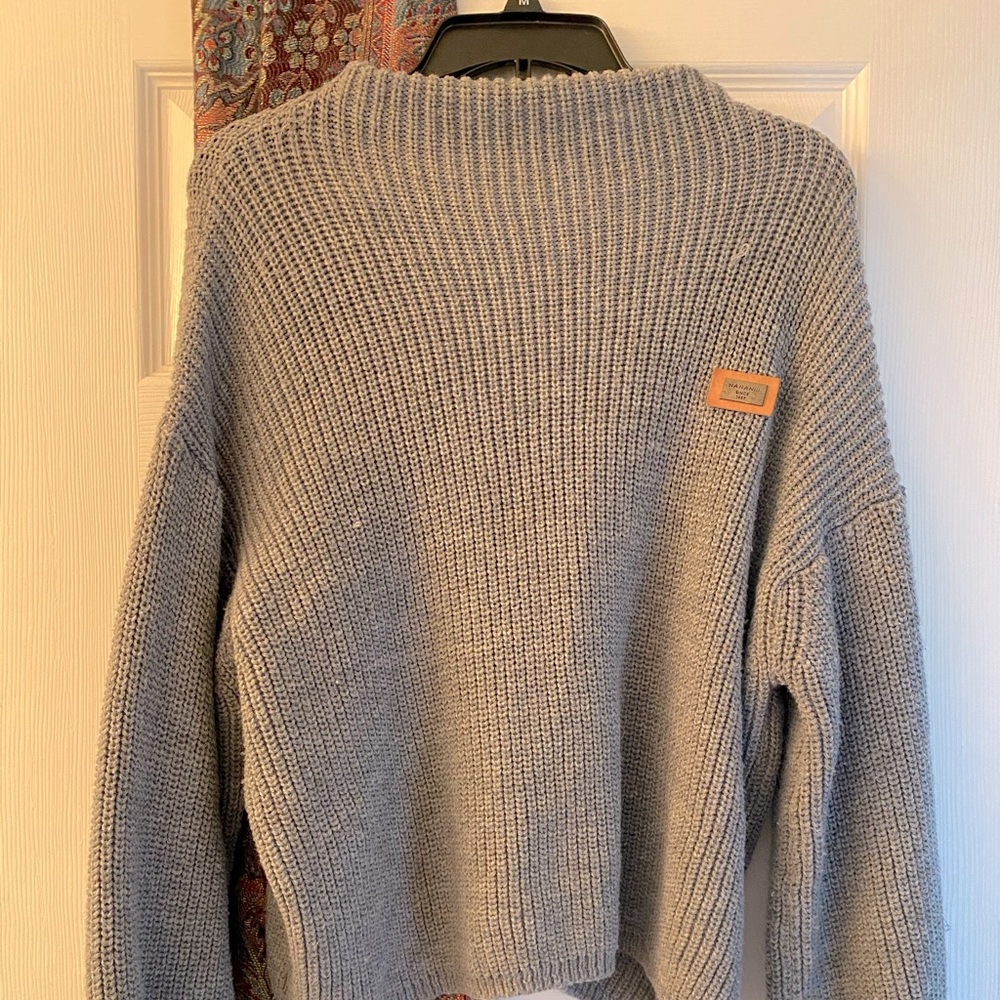 Slight Turtle Neck Sweater!